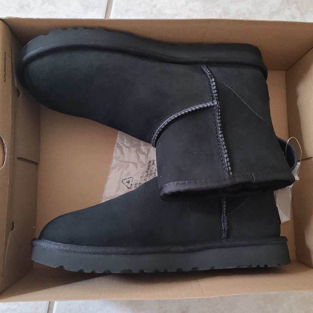UGG Women's Classic Mini II Black Boots 7 - Picture 6 of 8